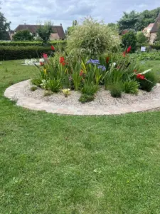 Réalisations paysagiste Calvados — création de massif fleuri par Paysagiste 14