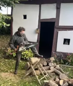 Réalisations paysagiste Calvados — abattage et débitage de bois sur chantier